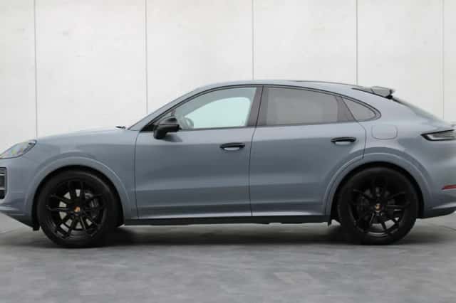 Porsche Cayenne (2024) thumbnail 2