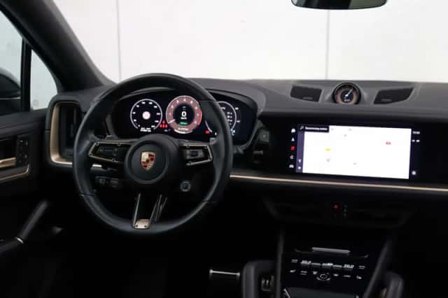 Porsche Cayenne (2024) thumbnail 16