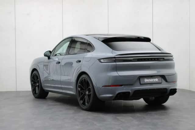 Porsche Cayenne (2024) thumbnail 3