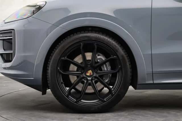 Porsche Cayenne (2024) thumbnail 6