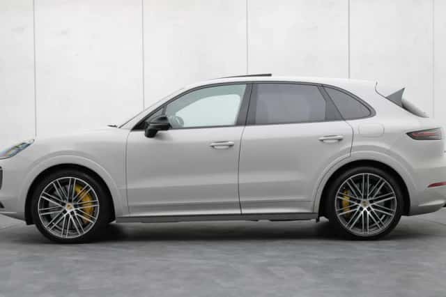 Porsche Cayenne (2023) thumbnail 2