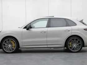Porsche Cayenne (2023) thumbnail 2