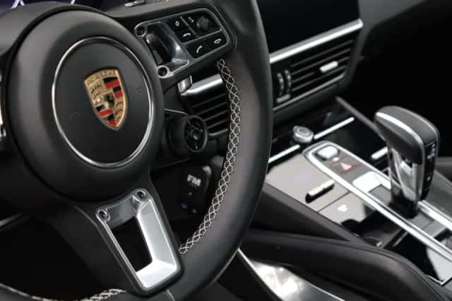 Porsche Cayenne (2023) thumbnail 11