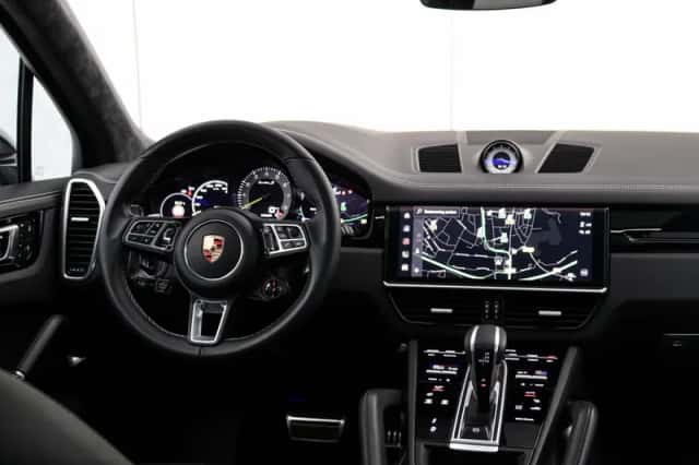 Porsche Cayenne (2023) thumbnail 12