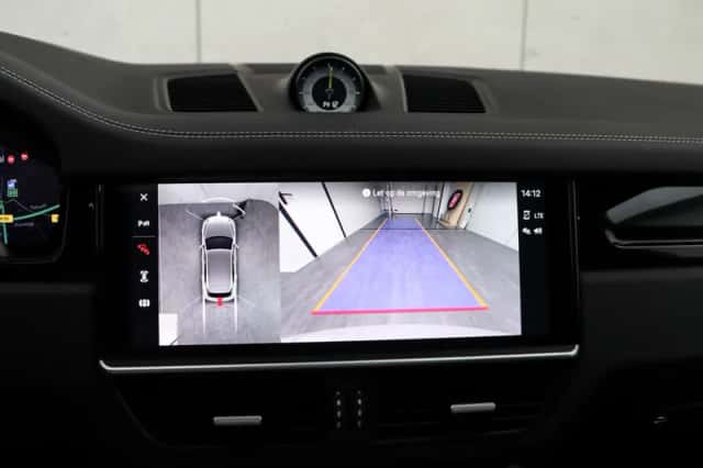 Porsche Cayenne (2023) thumbnail 13