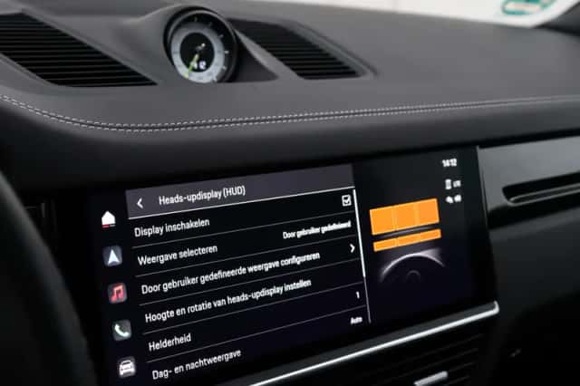 Porsche Cayenne (2023) thumbnail 16