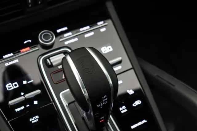 Porsche Cayenne (2023) thumbnail 17