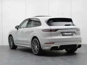 Porsche Cayenne (2023) thumbnail 3