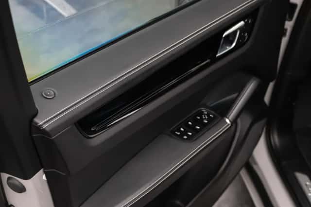 Porsche Cayenne (2023) thumbnail 28