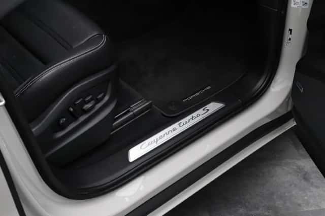 Porsche Cayenne (2023) thumbnail 30