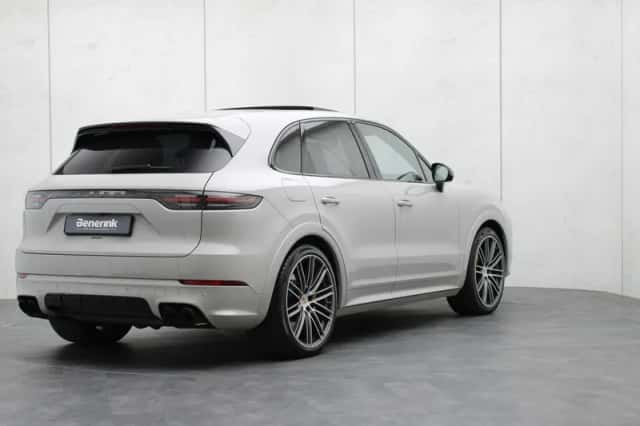 Porsche Cayenne (2023) thumbnail 4