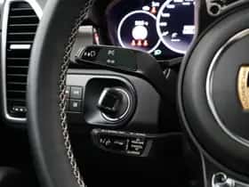 Porsche Cayenne (2023) thumbnail 33