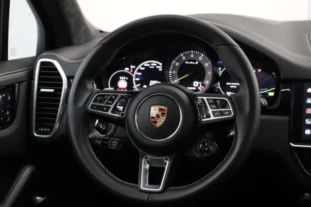 Porsche Cayenne (2023) thumbnail 36
