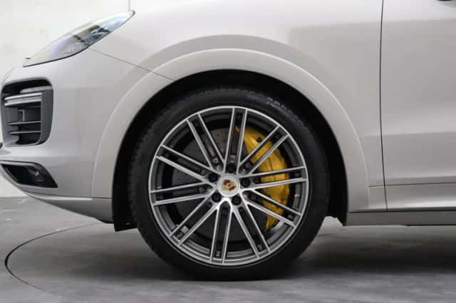 Porsche Cayenne (2023) thumbnail 5