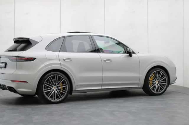 Porsche Cayenne (2023) thumbnail 42