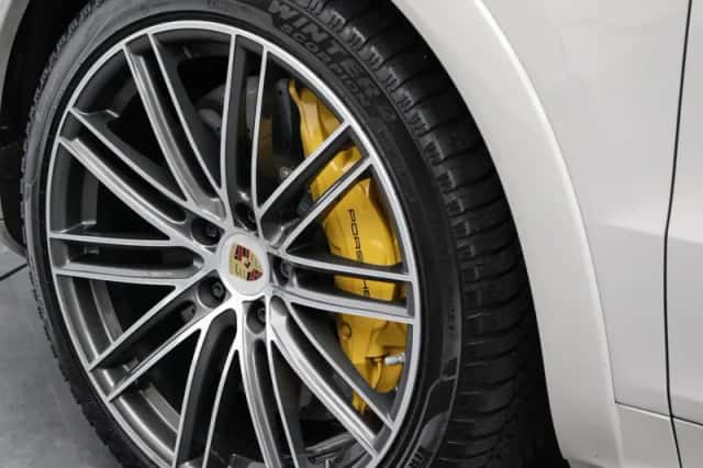 Porsche Cayenne (2023) thumbnail 6