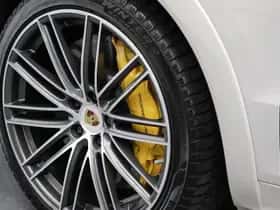 Porsche Cayenne (2023) thumbnail 6