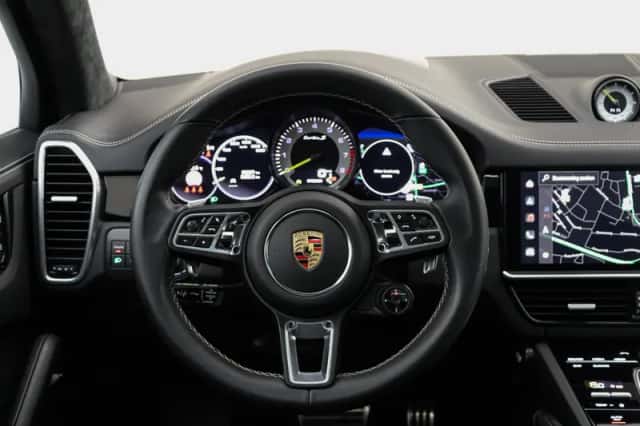 Porsche Cayenne (2023) thumbnail 7