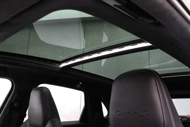 Porsche Cayenne (2023) thumbnail 10
