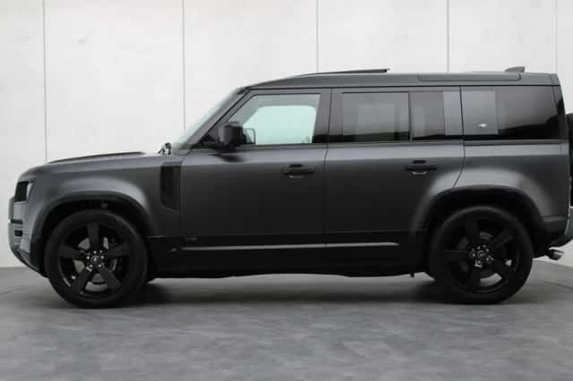 Land Rover Defender (2023) thumbnail 2