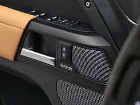 Land Rover Defender (2023) thumbnail 11