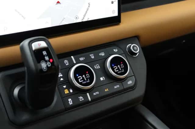 Land Rover Defender (2023) thumbnail 19