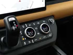 Land Rover Defender (2023) thumbnail 19