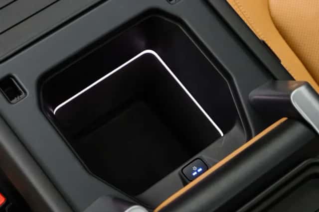 Land Rover Defender (2023) thumbnail 20