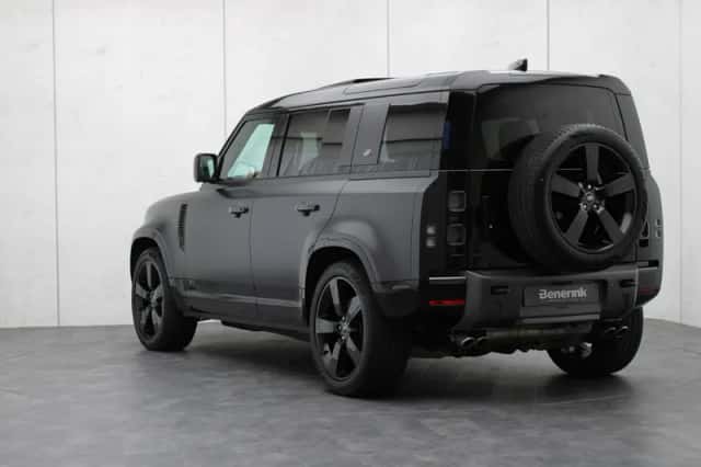 Land Rover Defender (2023) thumbnail 3