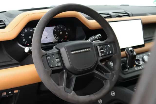 Land Rover Defender (2023) thumbnail 21