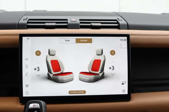 Land Rover Defender (2023) thumbnail 23