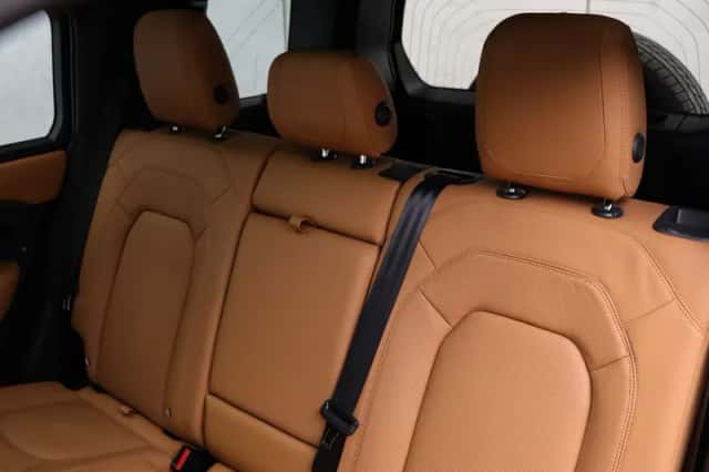 Land Rover Defender (2023) thumbnail 24