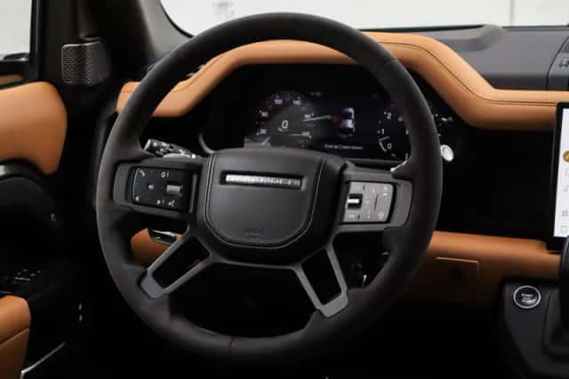 Land Rover Defender (2023) thumbnail 25