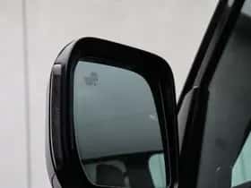 Land Rover Defender (2023) thumbnail 28