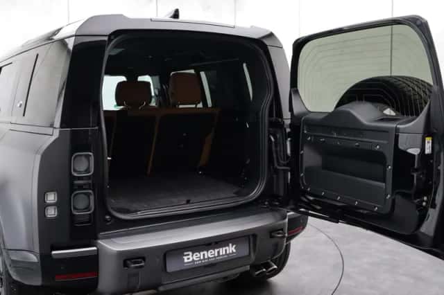 Land Rover Defender (2023) thumbnail 29