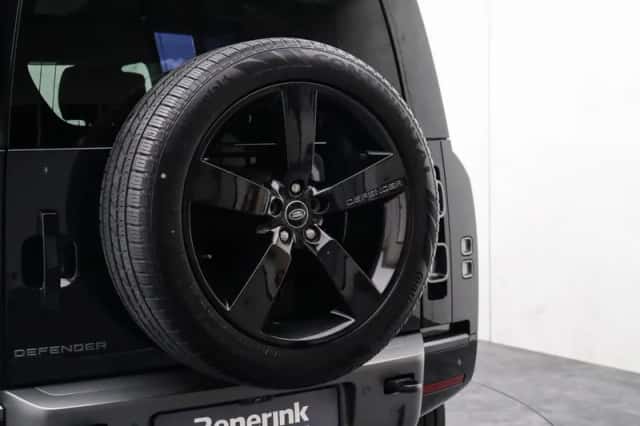 Land Rover Defender (2023) thumbnail 30