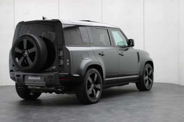 Land Rover Defender (2023) thumbnail 4