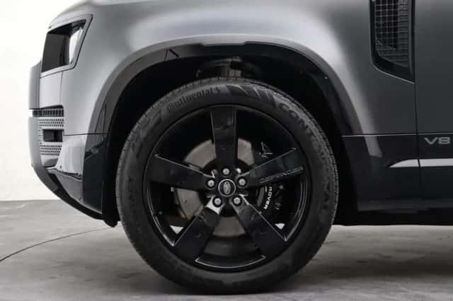Land Rover Defender (2023) thumbnail 6