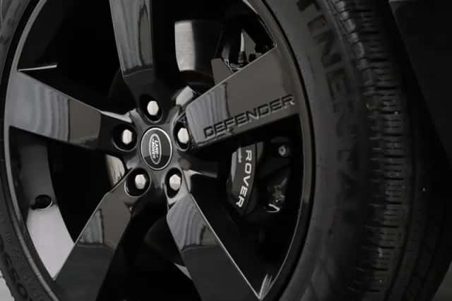 Land Rover Defender (2023) thumbnail 7