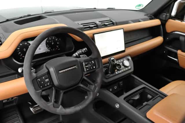 Land Rover Defender (2023) thumbnail 8
