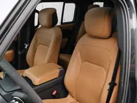 Land Rover Defender (2023) thumbnail 10