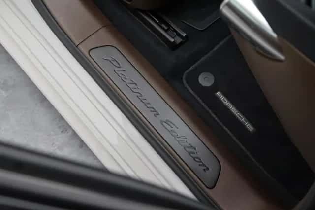 Porsche Panamera (2023) thumbnail 24