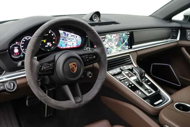 Porsche Panamera (2023) thumbnail 8