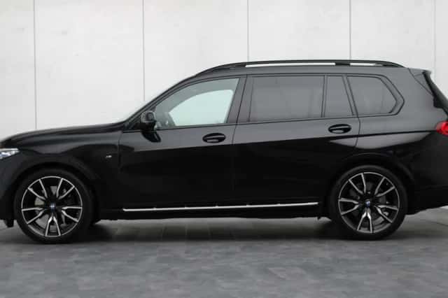 BMW X7 (2022) thumbnail 2