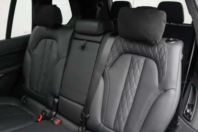 BMW X7 (2022) thumbnail 11