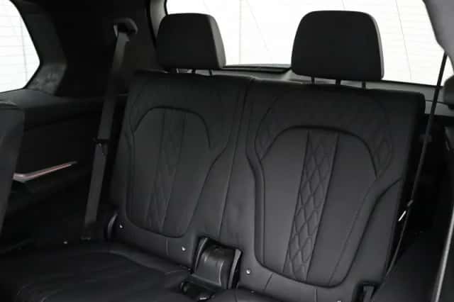 BMW X7 (2022) thumbnail 13
