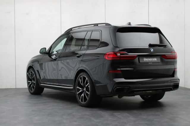 BMW X7 (2022) thumbnail 3