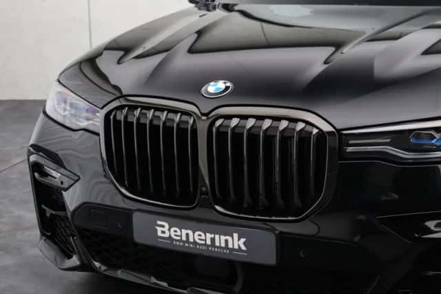 BMW X7 (2022) thumbnail 23