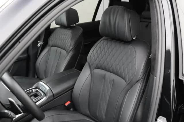 BMW X7 (2022) thumbnail 10