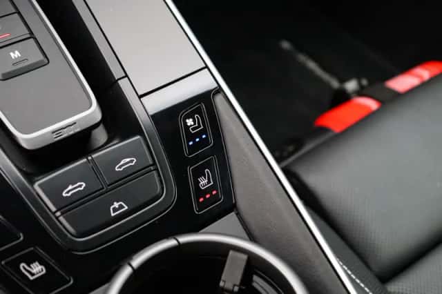 Porsche 911 (2023) thumbnail 11